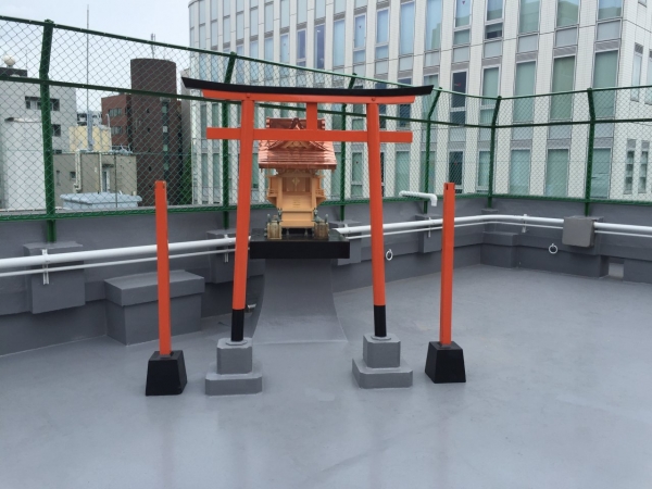 屋上稲荷社改修後